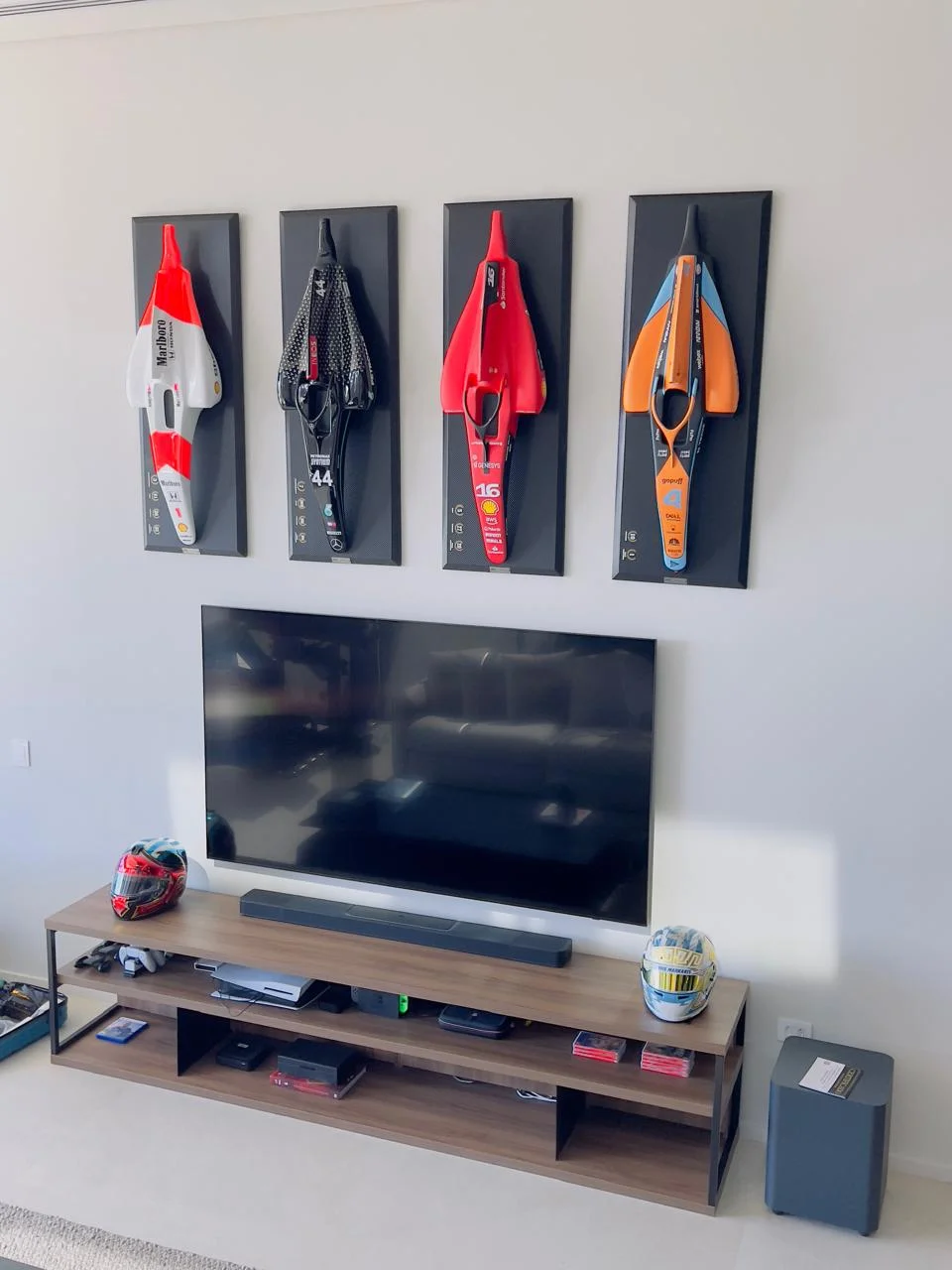 TV instalada em ambiente residencial