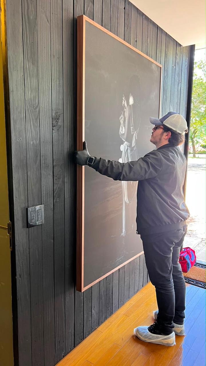 Instalação de obra de arte realizada pela Instalações Oliveira